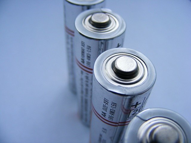batteries-87535_640-640x480.jpg